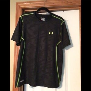 Men’s under Armour fitted shirt. XL